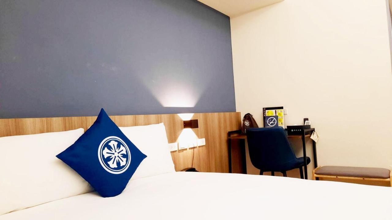 Holo Hotel Тайнань Экстерьер фото
